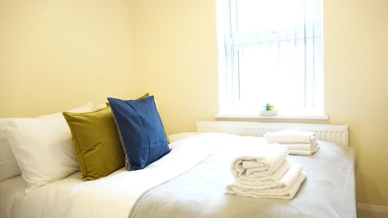 Heathrow Ensuite Rooms- Auto Check In London Exterior foto