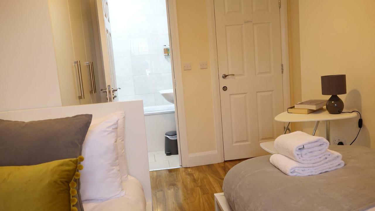 Heathrow Ensuite Rooms- Auto Check In London Exterior foto
