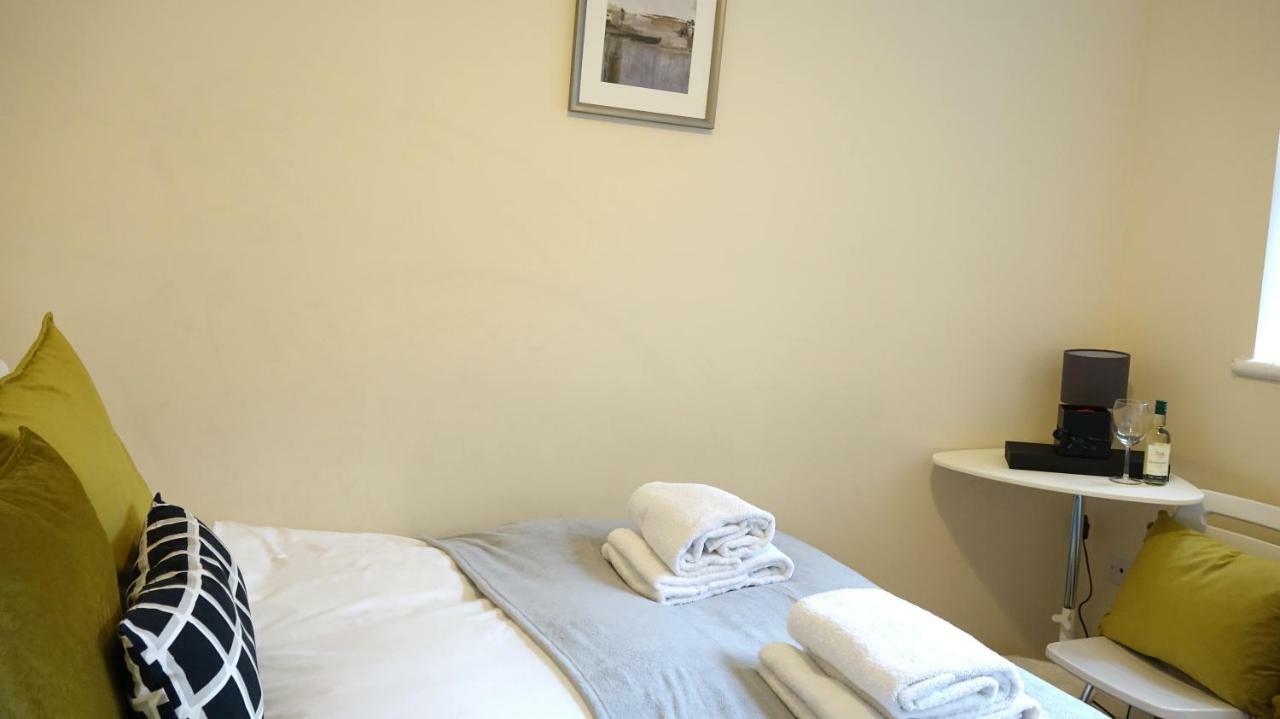 Heathrow Ensuite Rooms- Auto Check In London Exterior foto