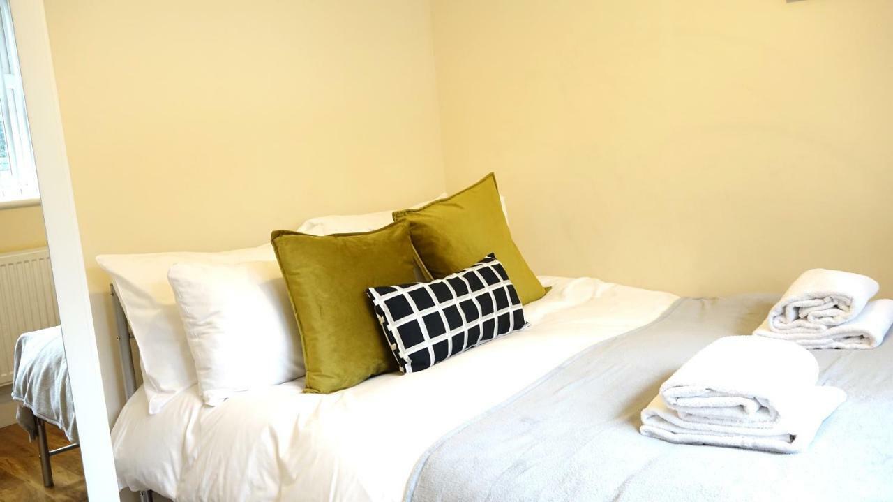 Heathrow Ensuite Rooms- Auto Check In London Exterior foto