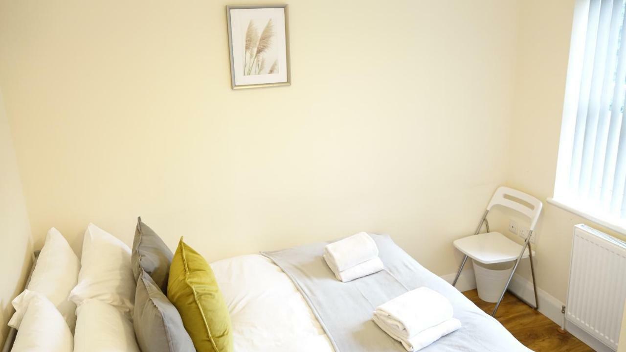 Heathrow Ensuite Rooms- Auto Check In London Exterior foto