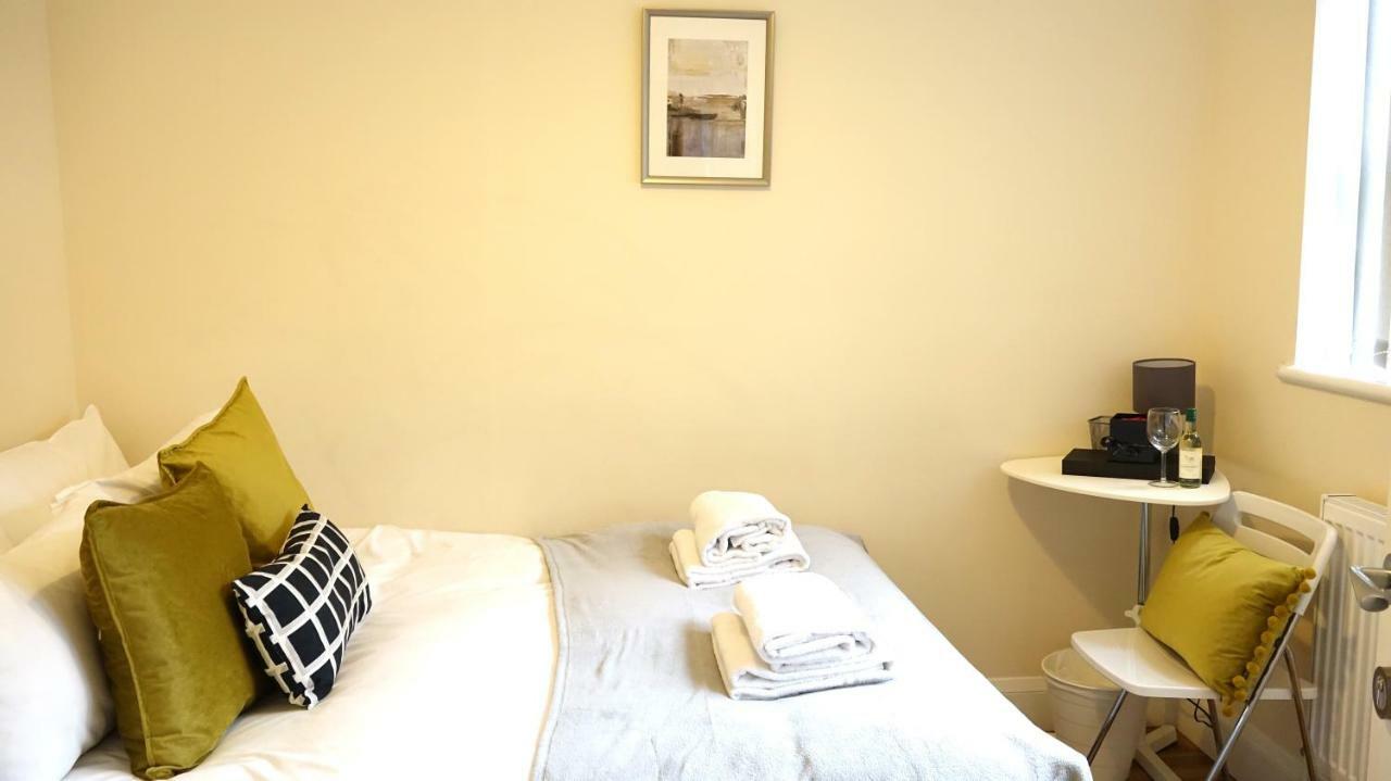 Heathrow Ensuite Rooms- Auto Check In London Exterior foto