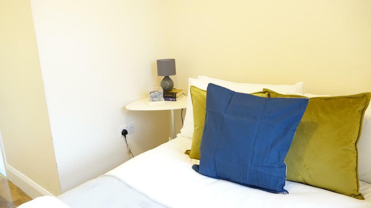 Heathrow Ensuite Rooms- Auto Check In London Exterior foto