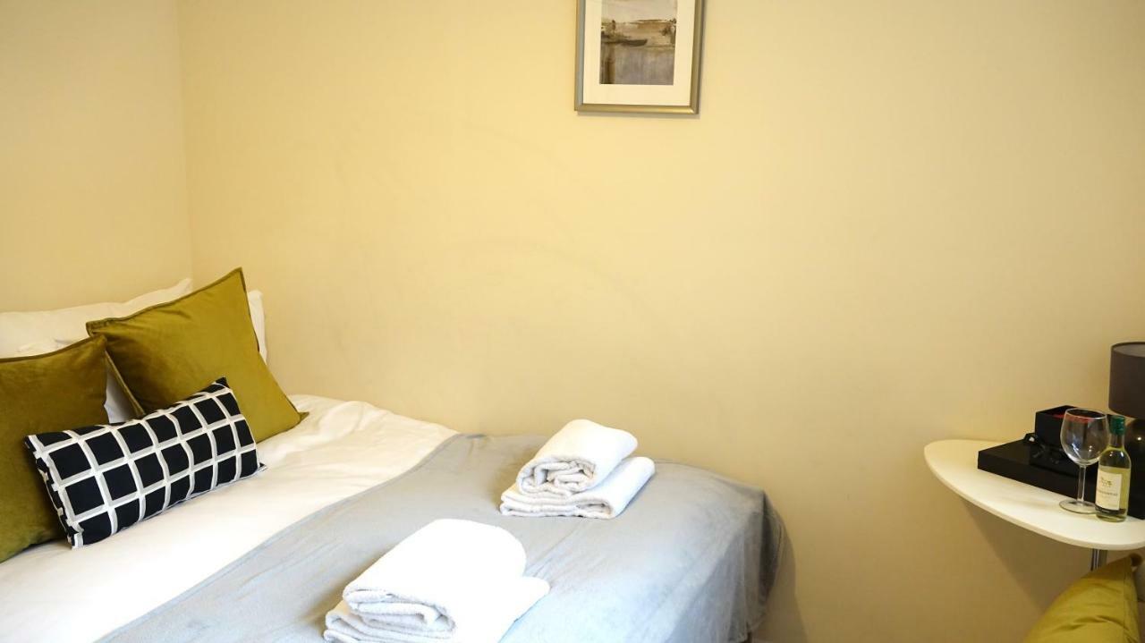 Heathrow Ensuite Rooms- Auto Check In London Exterior foto