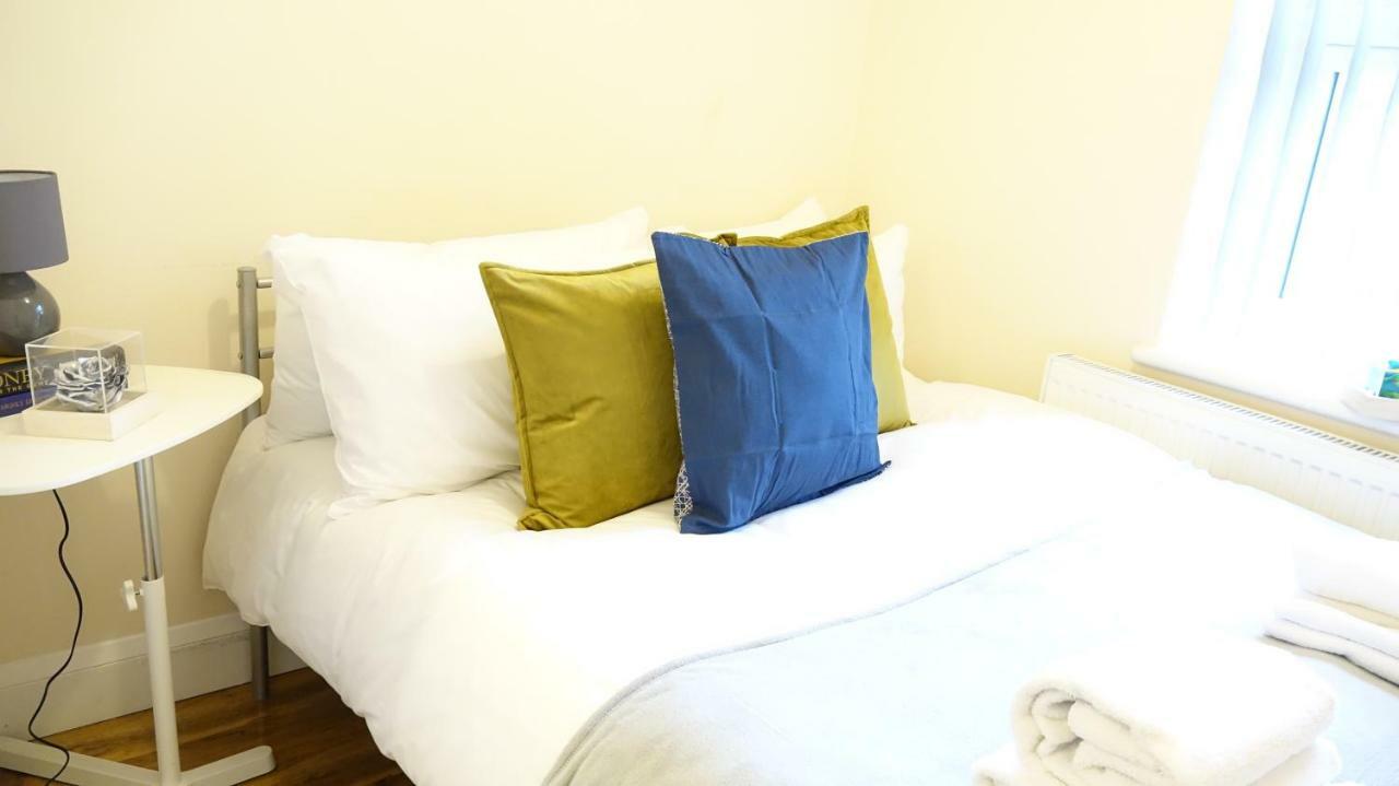 Heathrow Ensuite Rooms- Auto Check In London Exterior foto