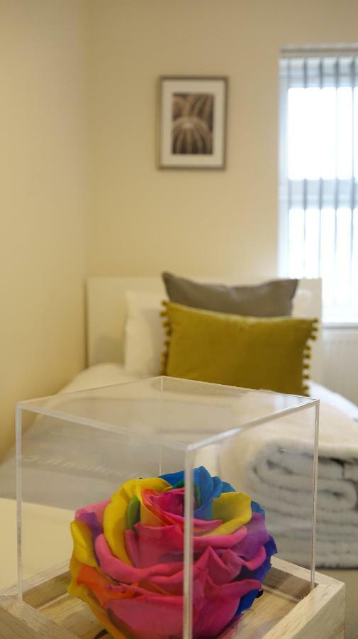 Heathrow Ensuite Rooms- Auto Check In London Exterior foto