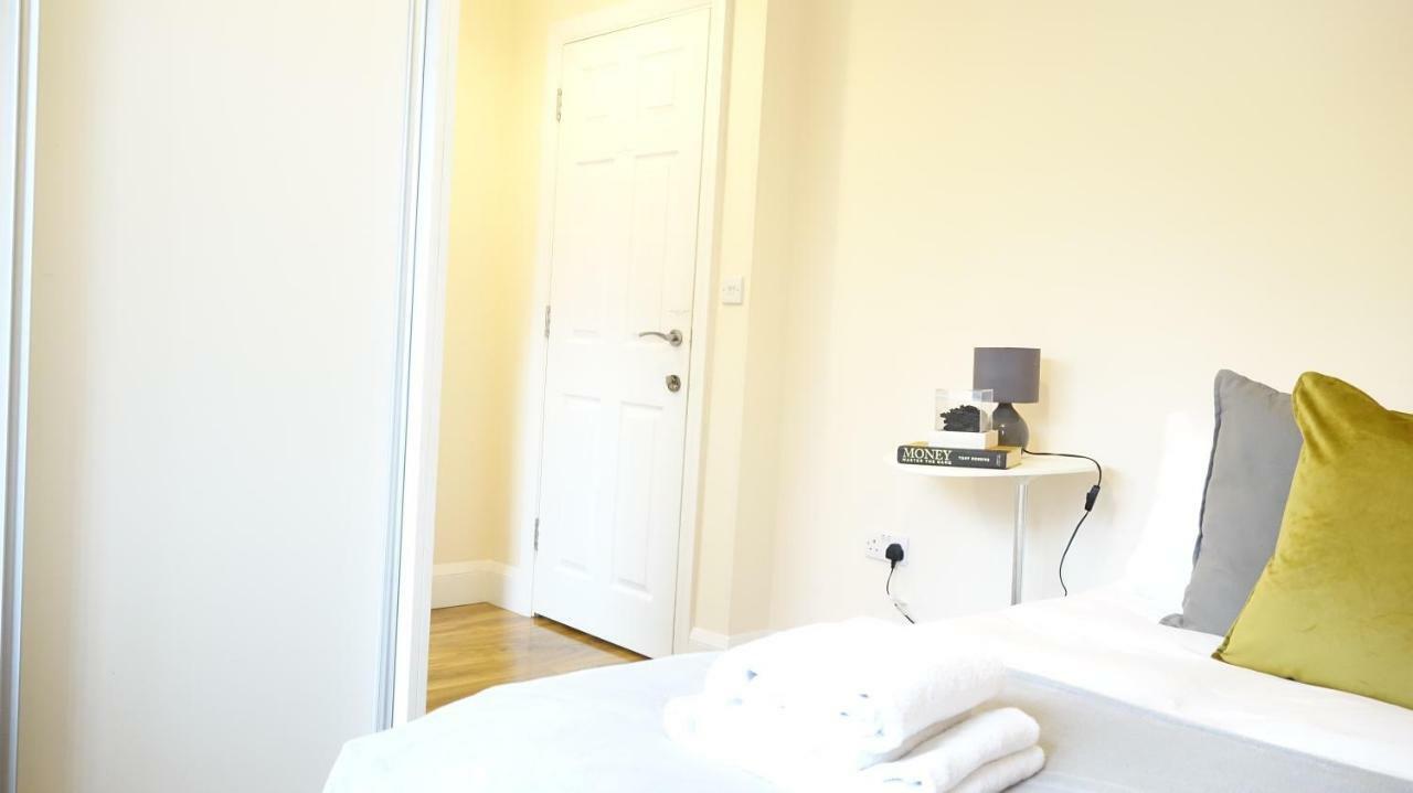 Heathrow Ensuite Rooms- Auto Check In London Exterior foto