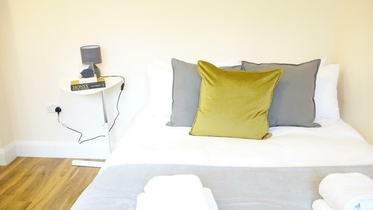 Heathrow Ensuite Rooms- Auto Check In London Exterior foto