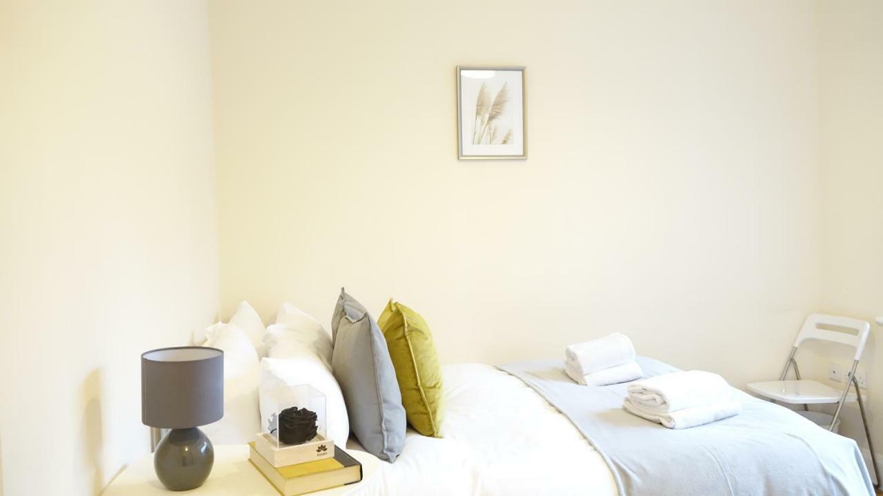 Heathrow Ensuite Rooms- Auto Check In London Exterior foto