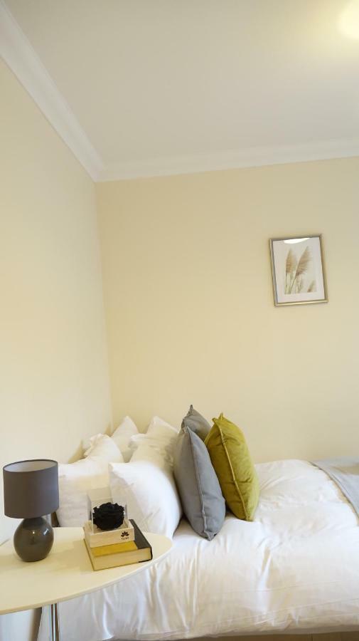 Heathrow Ensuite Rooms- Auto Check In London Exterior foto