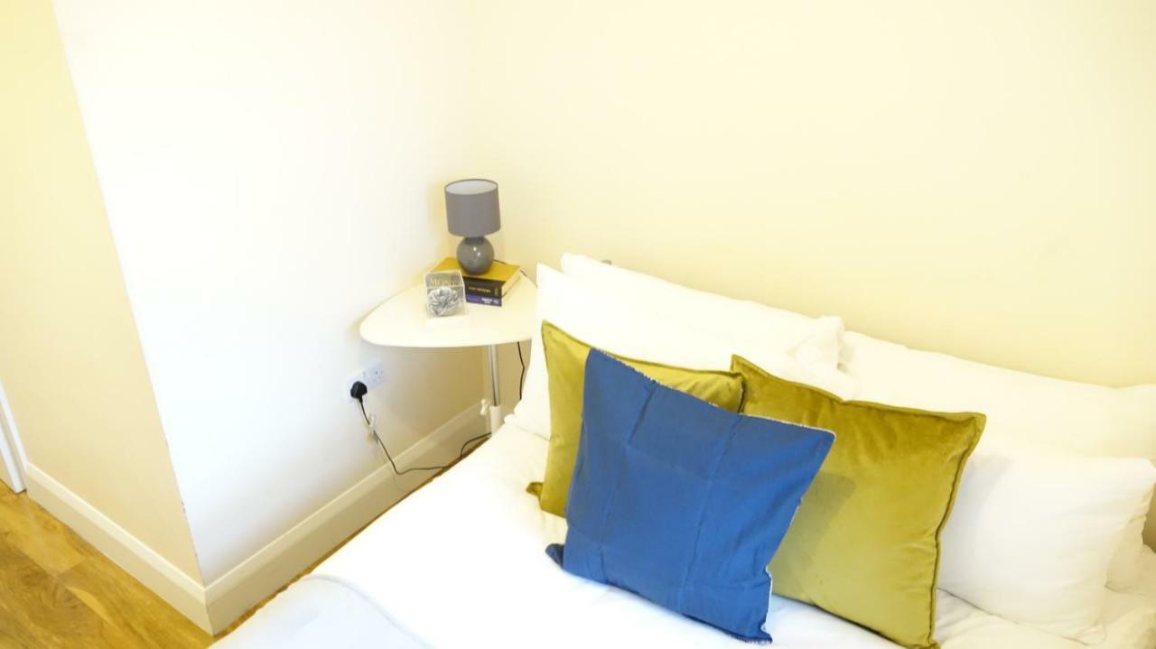 Heathrow Ensuite Rooms- Auto Check In London Exterior foto