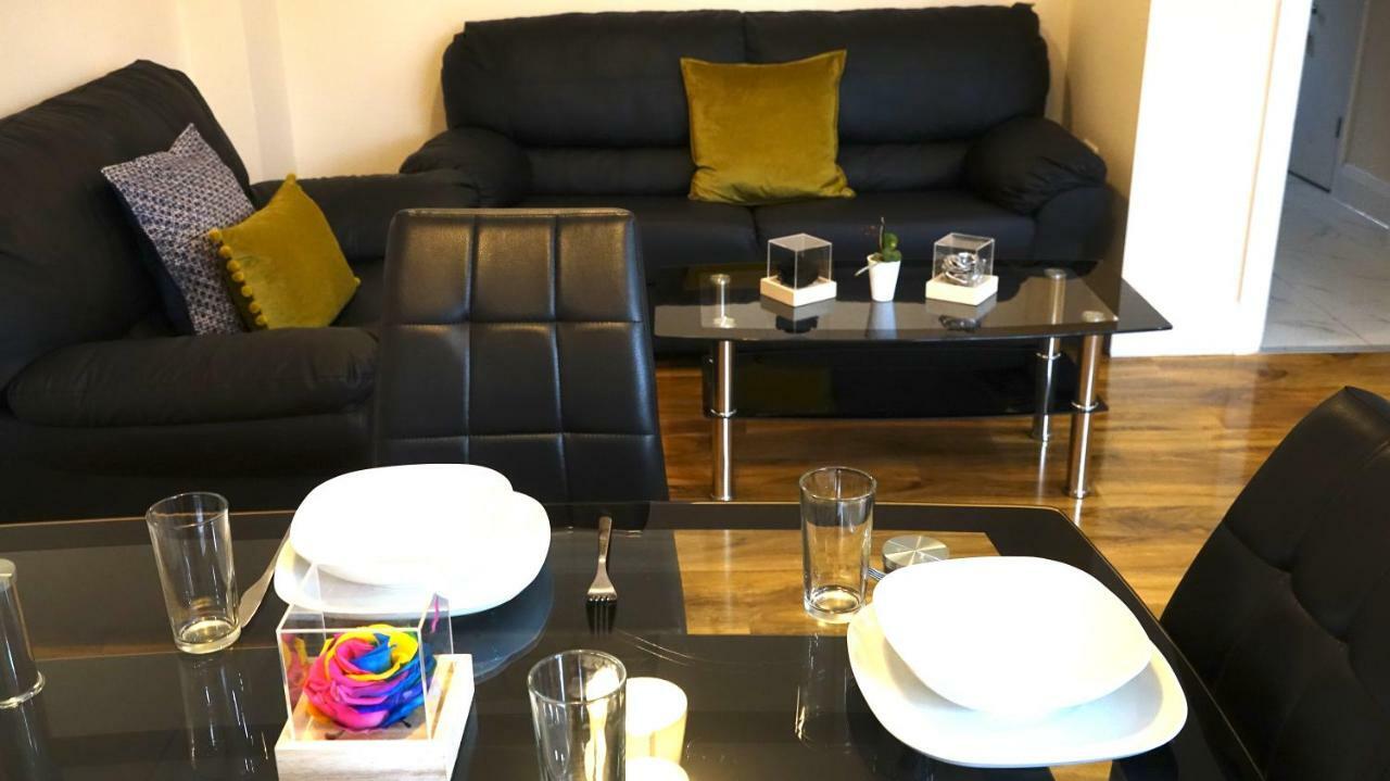 Heathrow Ensuite Rooms- Auto Check In London Exterior foto
