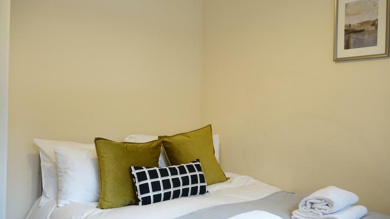 Heathrow Ensuite Rooms- Auto Check In London Exterior foto
