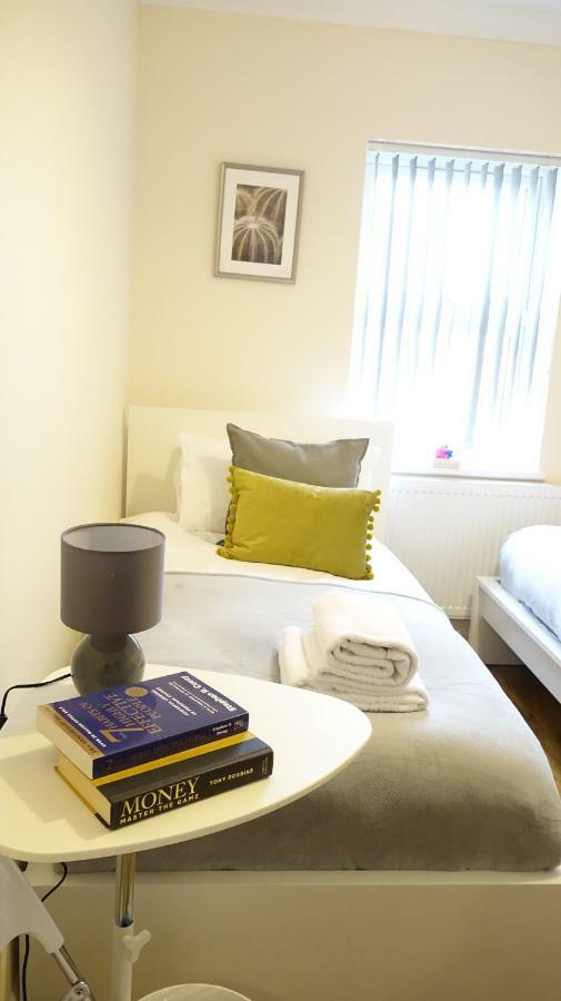 Heathrow Ensuite Rooms- Auto Check In London Exterior foto