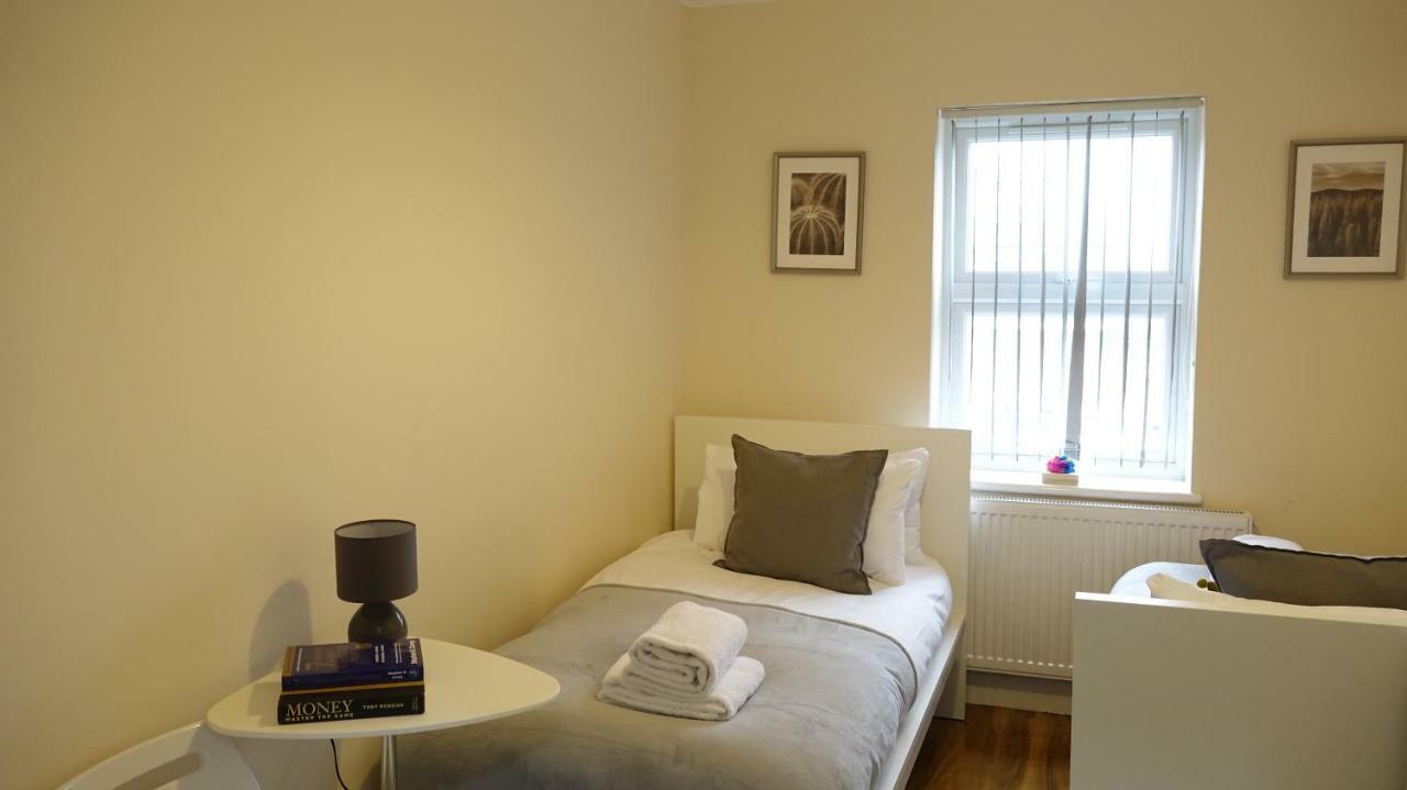 Heathrow Ensuite Rooms- Auto Check In London Exterior foto