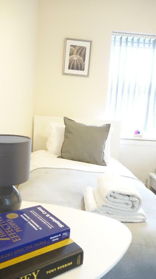 Heathrow Ensuite Rooms- Auto Check In London Exterior foto